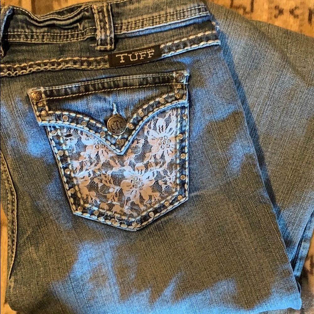 Cowgirl Tuff Jeans 32x33. Lace pockets and studs